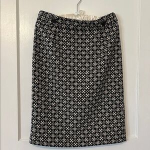 Classic Timeless Lined Black and Cream Patterned Skirt size Medium